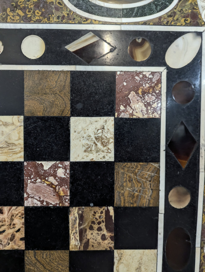 Plateau d'échecs en marqueterie de marbre