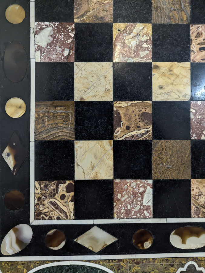 Plateau d'échecs en marqueterie de marbre