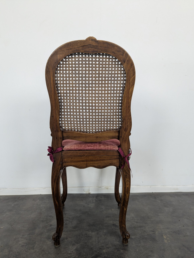 Série de 8 chaises cannées de style Louis XV