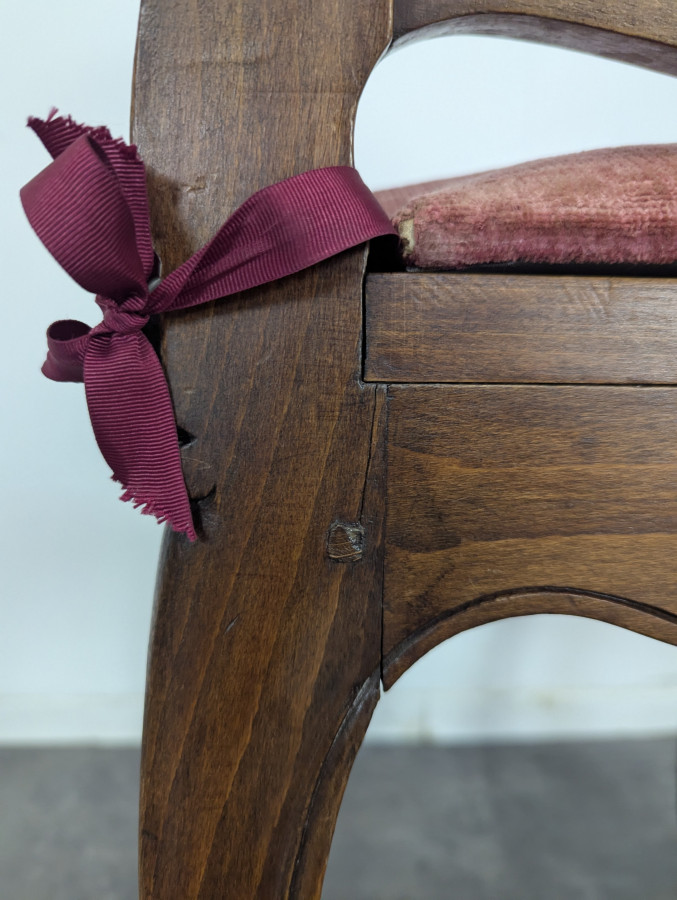 Série de 8 chaises cannées de style Louis XV