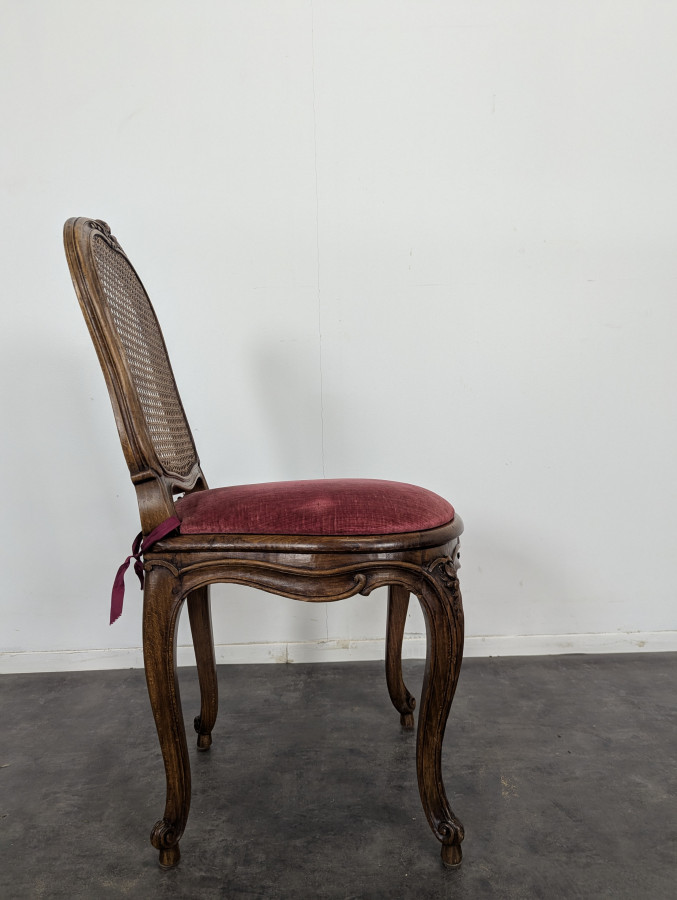 Série de 8 chaises cannées de style Louis XV