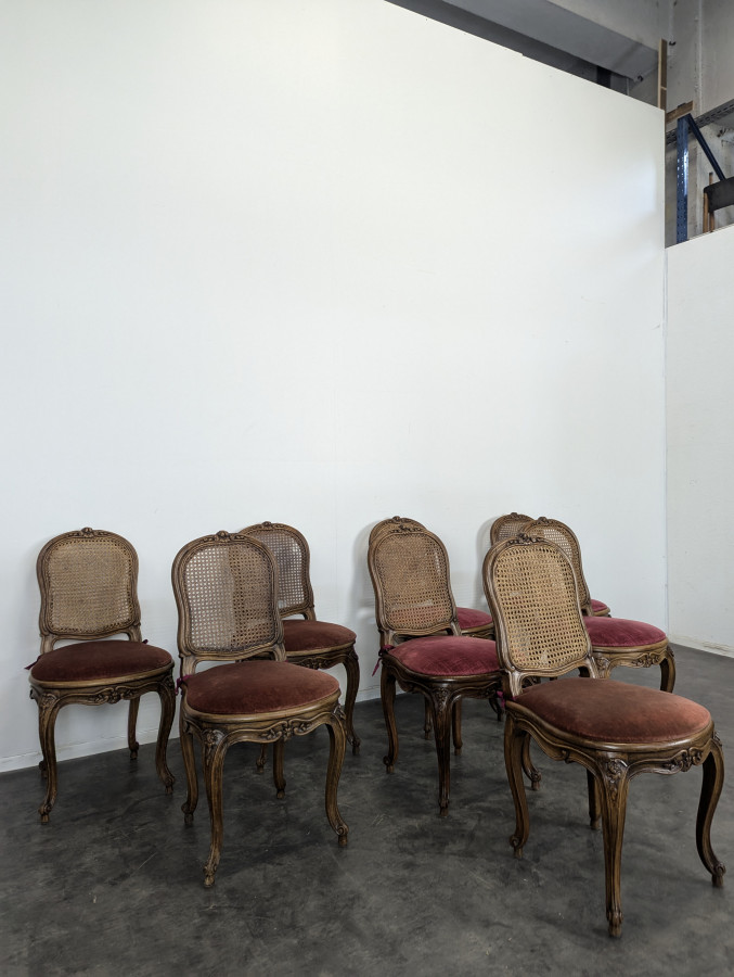 Série de 8 chaises cannées de style Louis XV