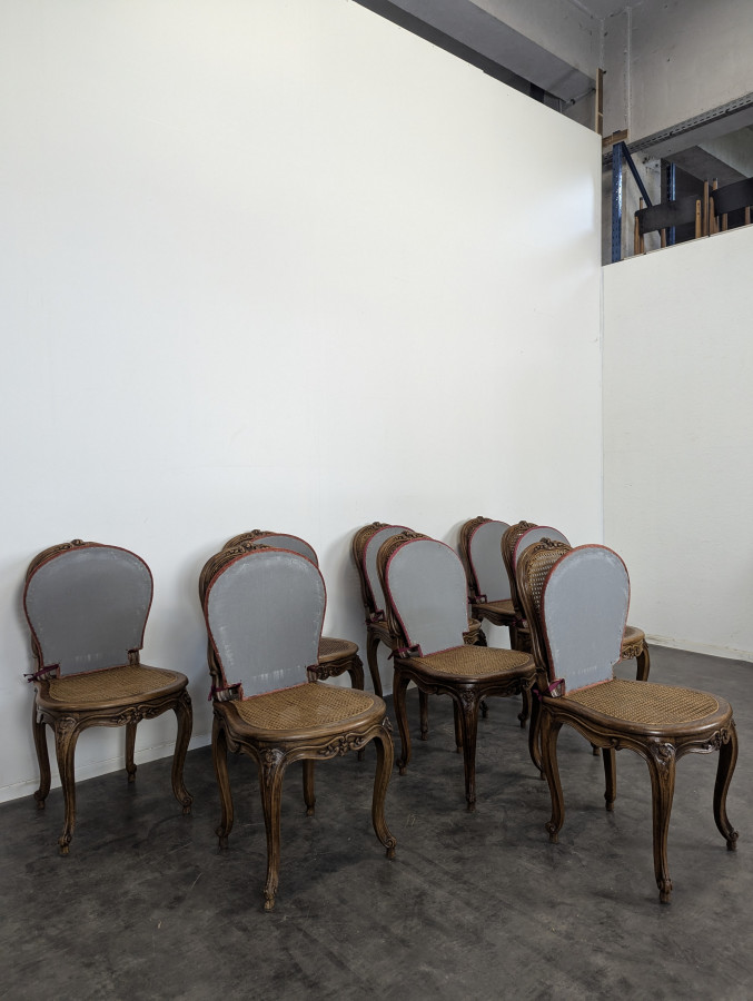 Série de 8 chaises cannées de style Louis XV