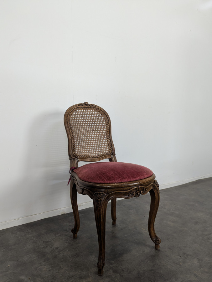 Série de 8 chaises cannées de style Louis XV