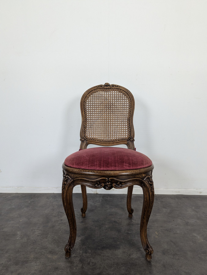 Série de 8 chaises cannées de style Louis XV