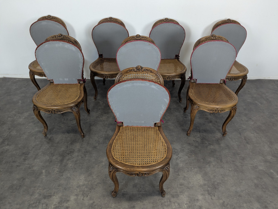 Série de 8 chaises cannées de style Louis XV