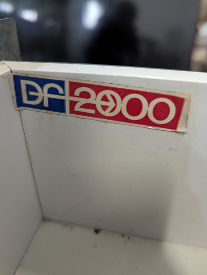 Table basse de Raymond Loewy, édité par DF2000