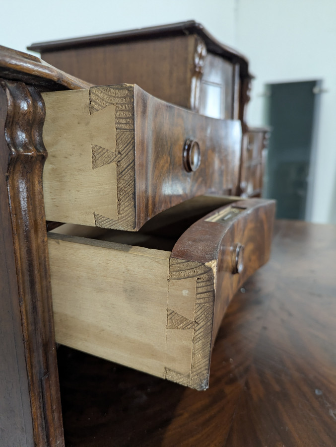 Petit bureau bonheur du jour en acajou