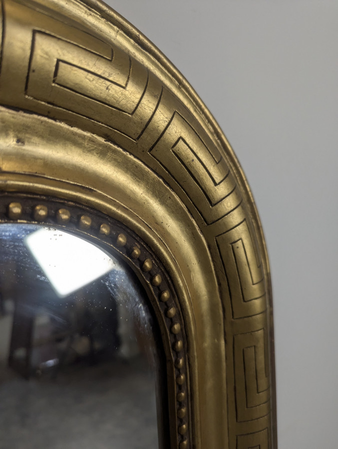 Miroir en bois doré à frise antique époque Louis Philippe