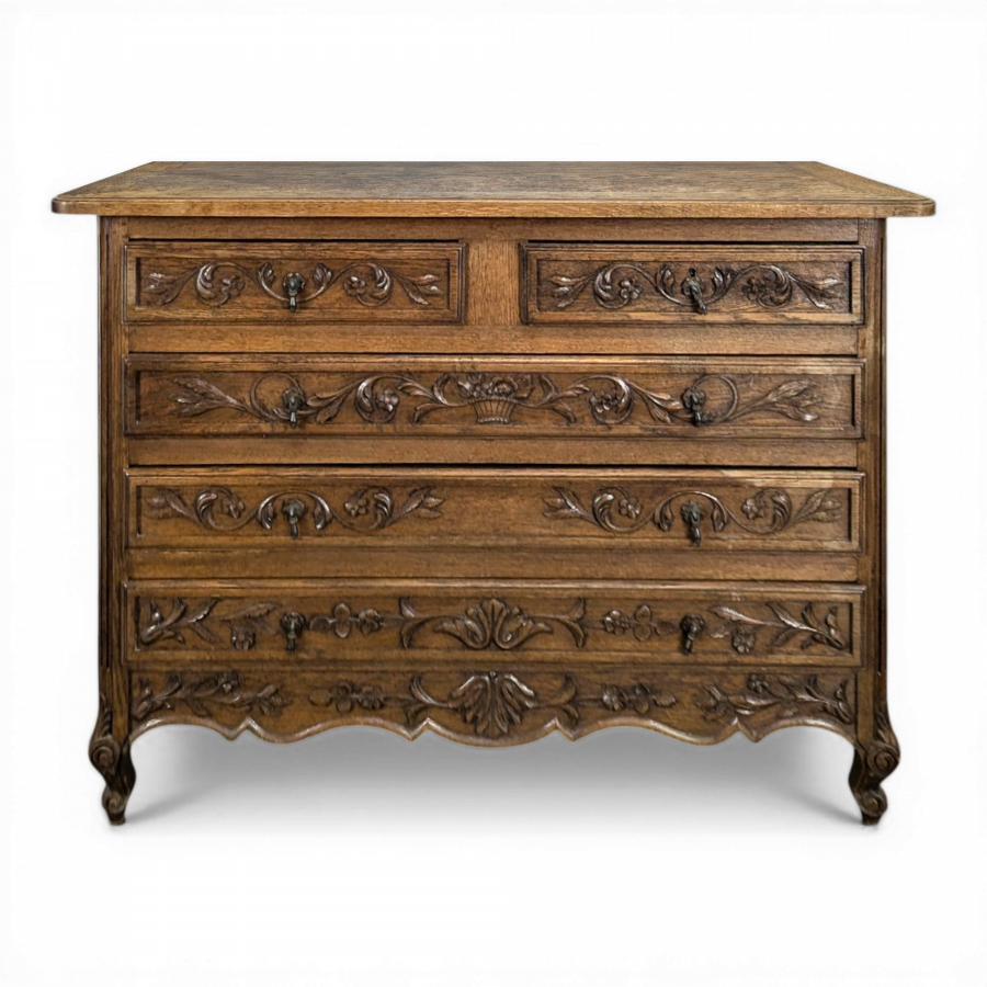 Commode sculptée néo rustique de style Normand