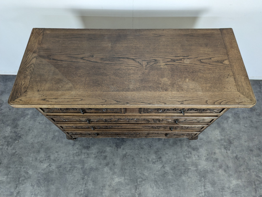 Commode sculptée néo rustique de style Normand