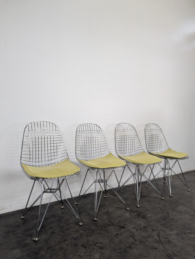 Série de 4 chaises wire chair Eames