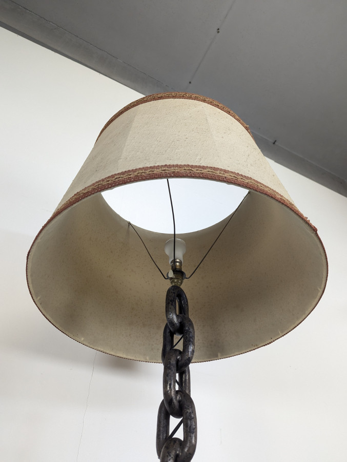 Lampadaire chaine art populaire style Franz West