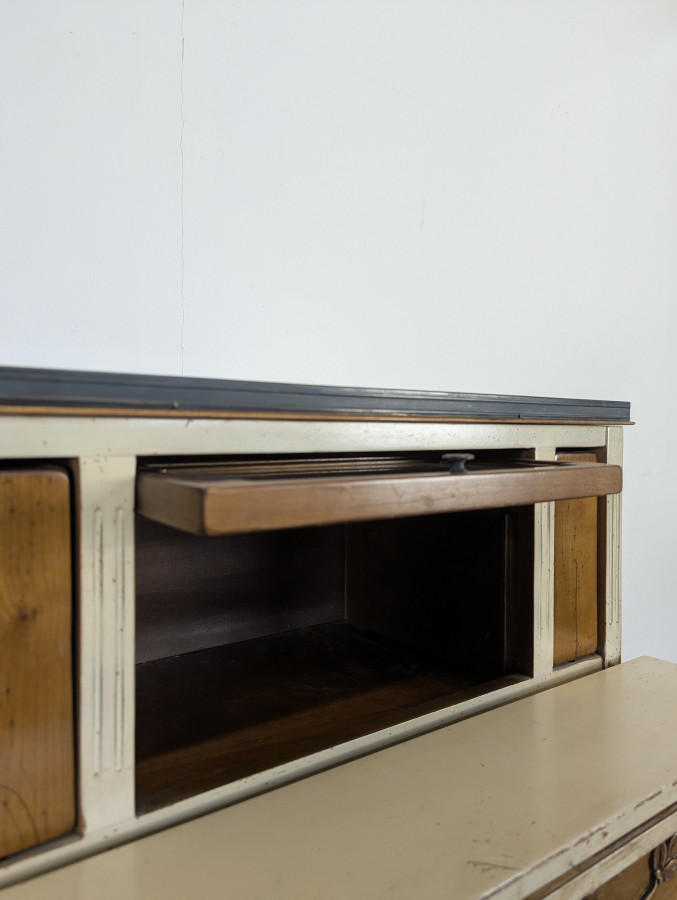Bureau de dame Bonheur du jour cérusé et réchampi néo-rustique