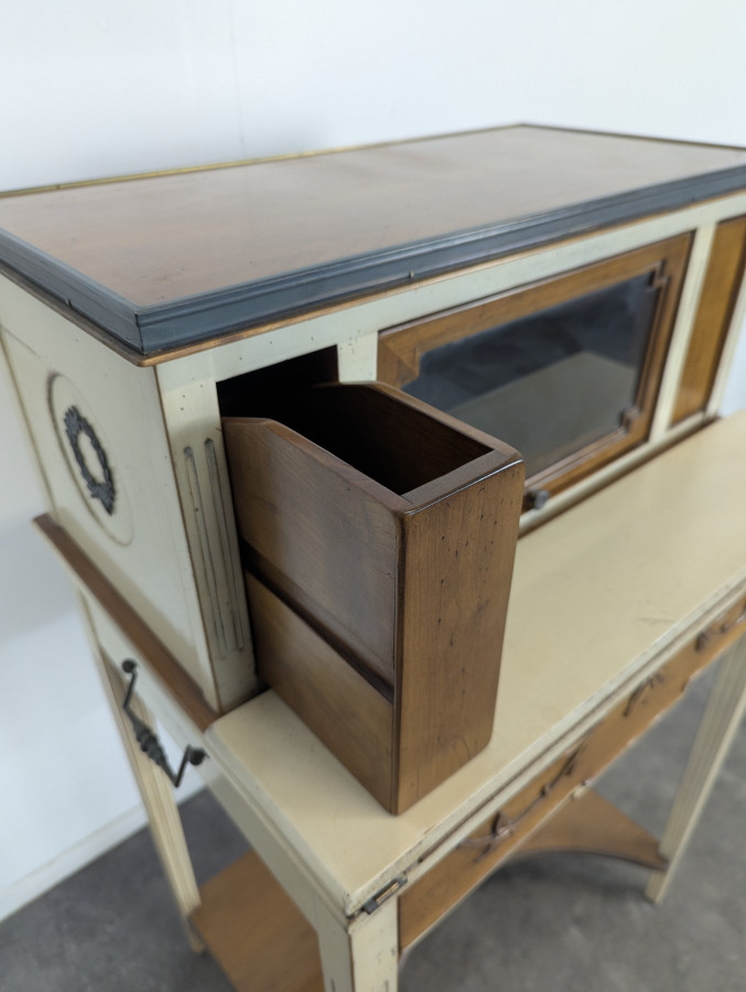 Bureau de dame Bonheur du jour cérusé et réchampi néo-rustique