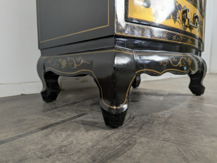 Cabinet doré laqué chinois