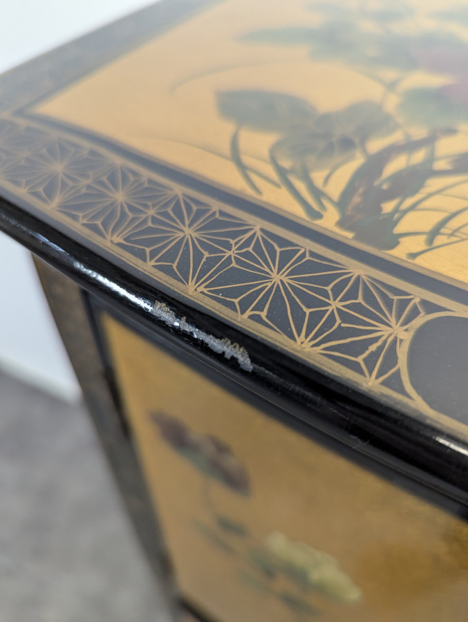 Cabinet doré laqué chinois