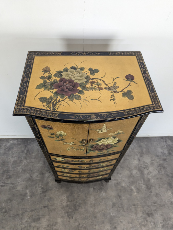 Cabinet doré laqué chinois
