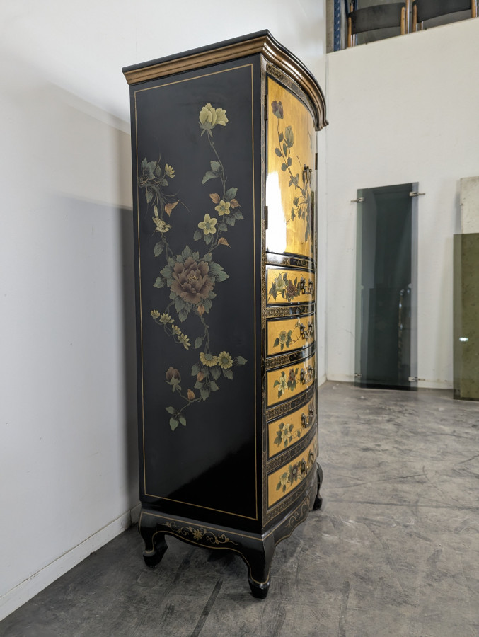 Cabinet doré laqué chinois