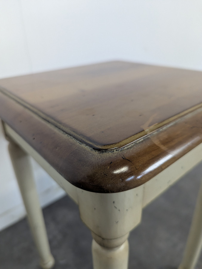 Tabouret laqué et cerusé