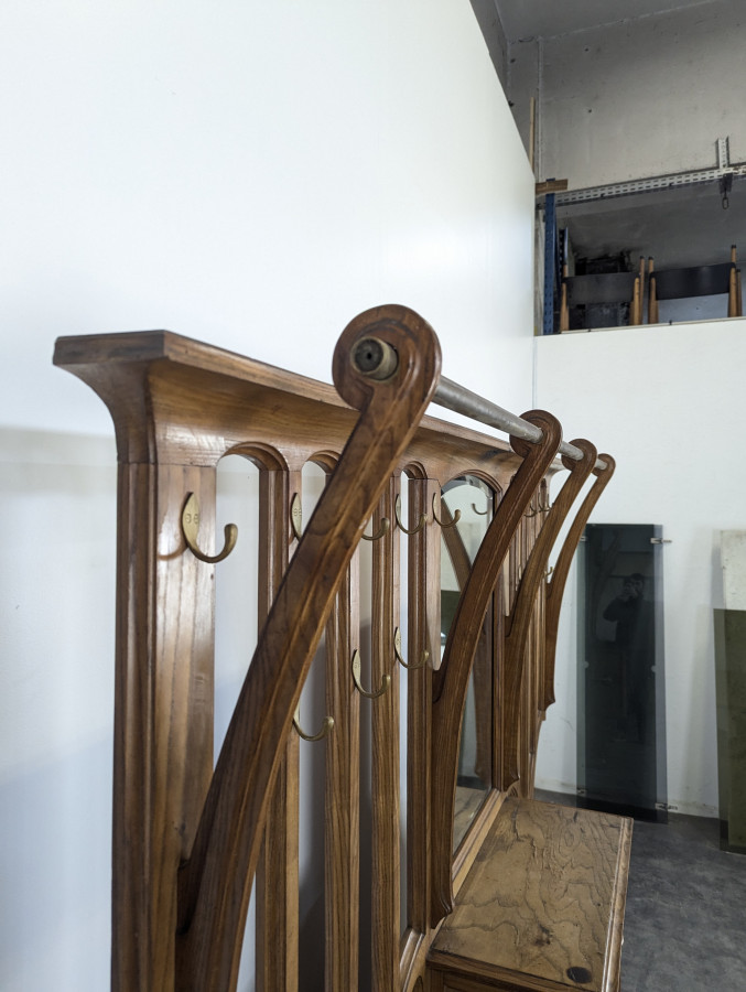 Grand vestiaire Art Nouveau dans le style de Vand de Velde