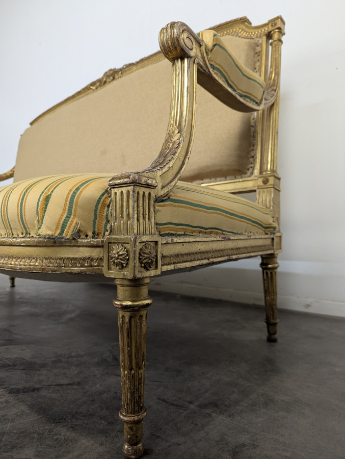 Canapé de style Louis XVI époque Napoléon III en bois doré