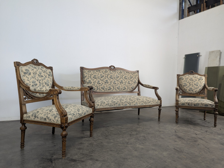 Salon de style Louis XVI dossier écusson époque XIXe