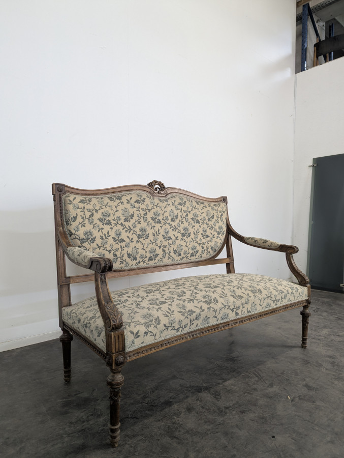Salon de style Louis XVI dossier écusson époque XIXe