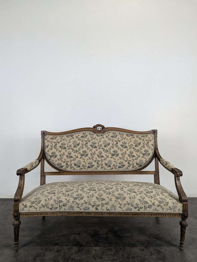 Salon de style Louis XVI dossier écusson époque XIXe