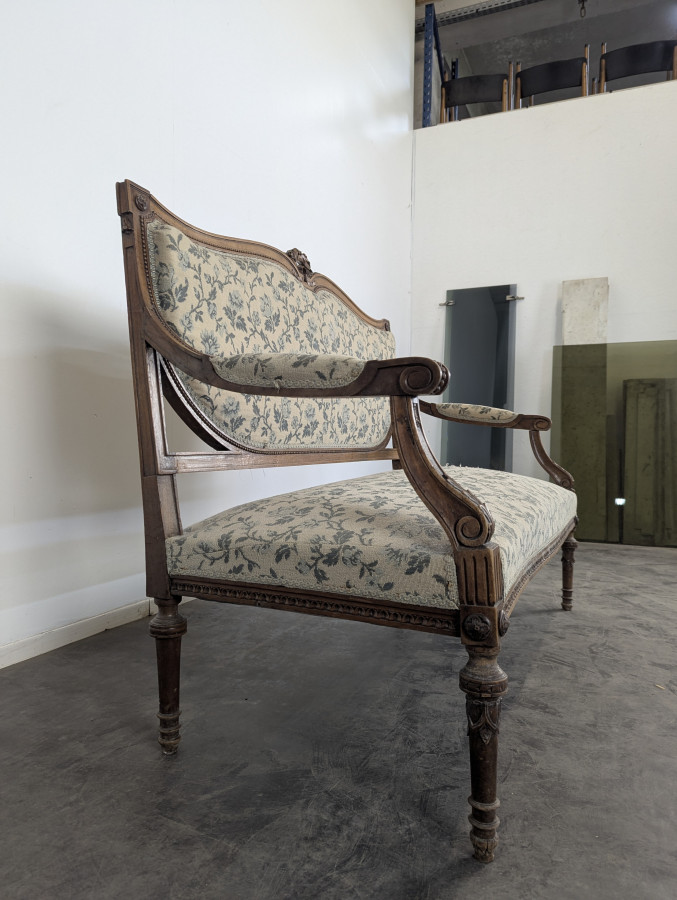 Salon de style Louis XVI dossier écusson époque XIXe