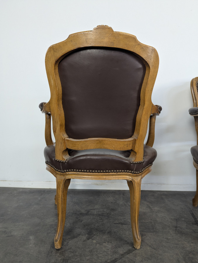 Série de 4 fauteuils de style Louis XV en cuir