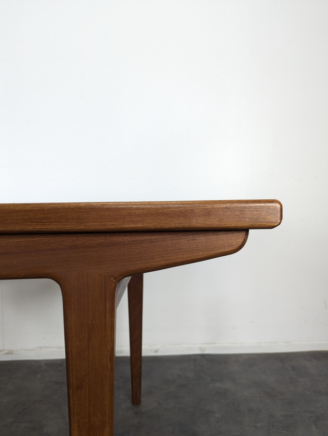Table scandinave en teck