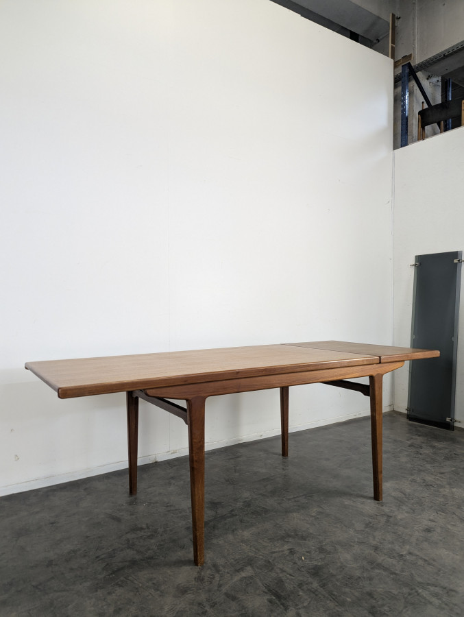 Table scandinave en teck