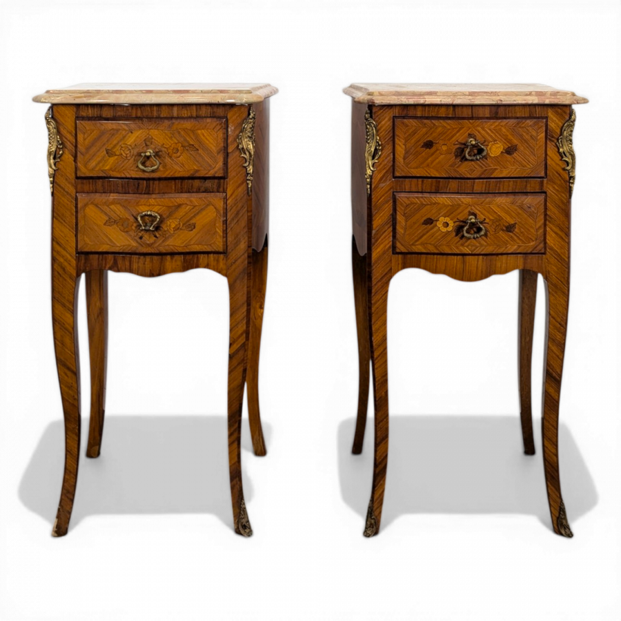 Paire de chevets  en bois de rose de style Louis XV