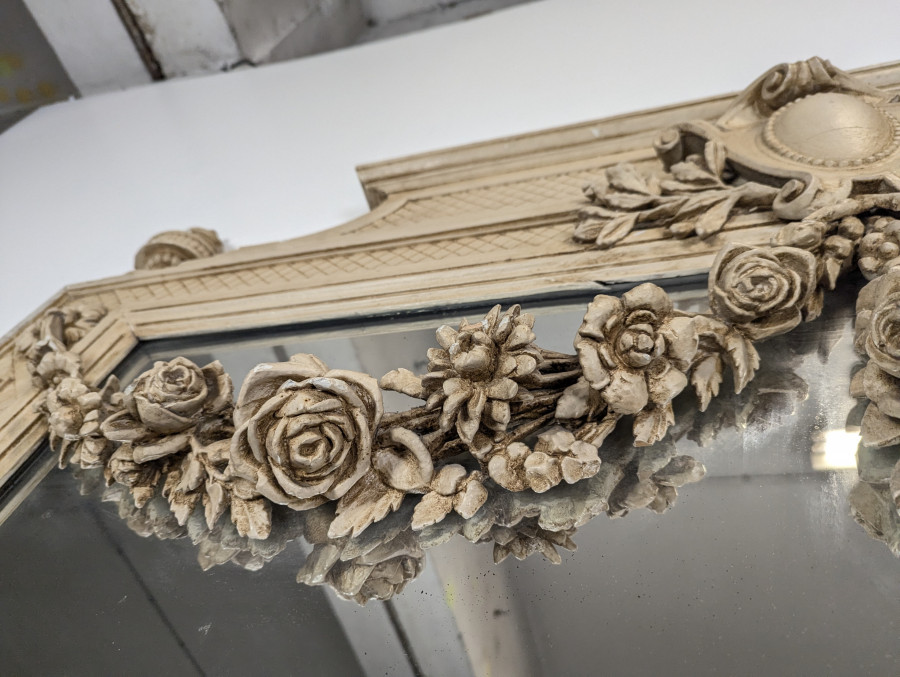 Miroir d'entrée de Château réchampi de style Louis XVI