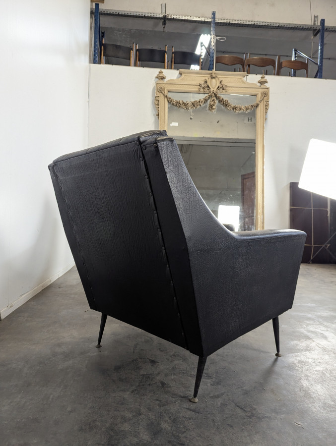 Paire de fauteuils design italien en skaï noir