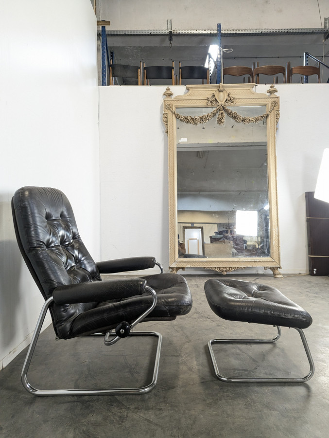 Fauteuil Stressless et Ottoman en cuir des années 70