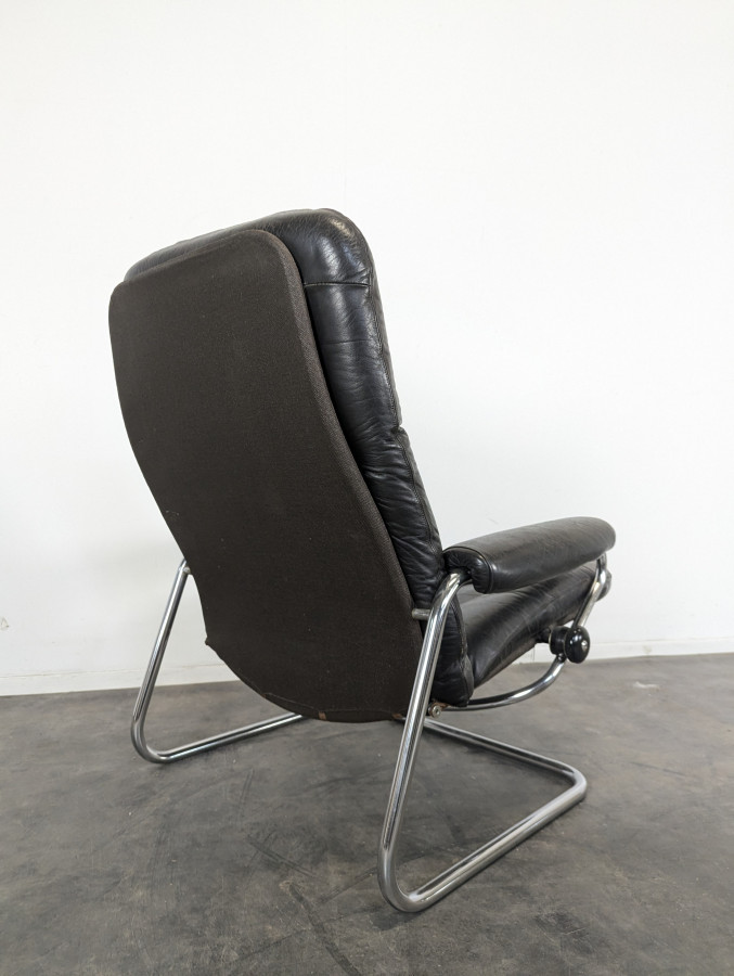 Fauteuil Stressless et Ottoman en cuir des années 70