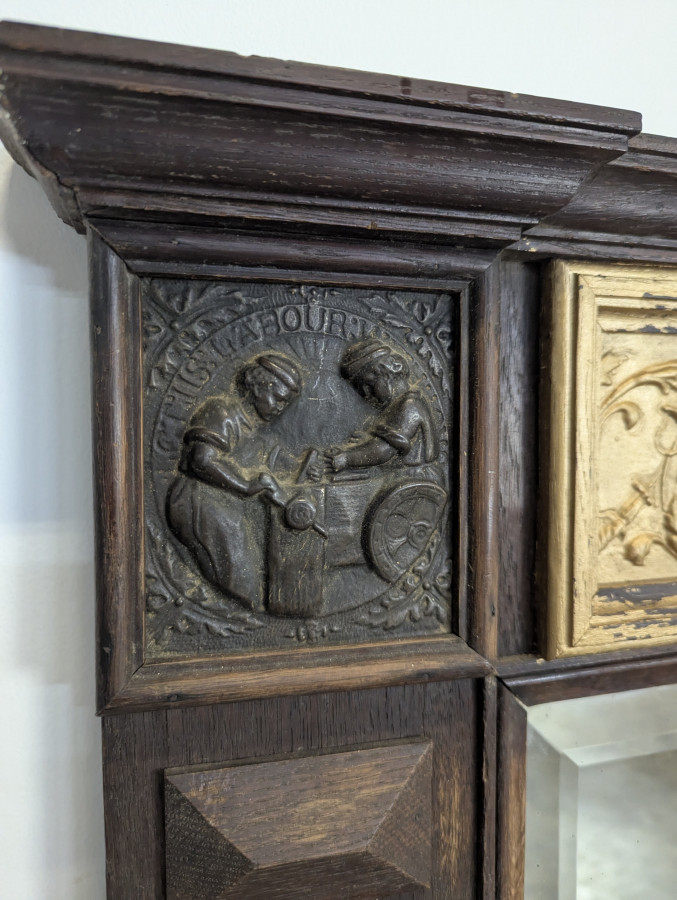 Miroir de style Renaissance bois et cuivre thématique de l'artisanat
