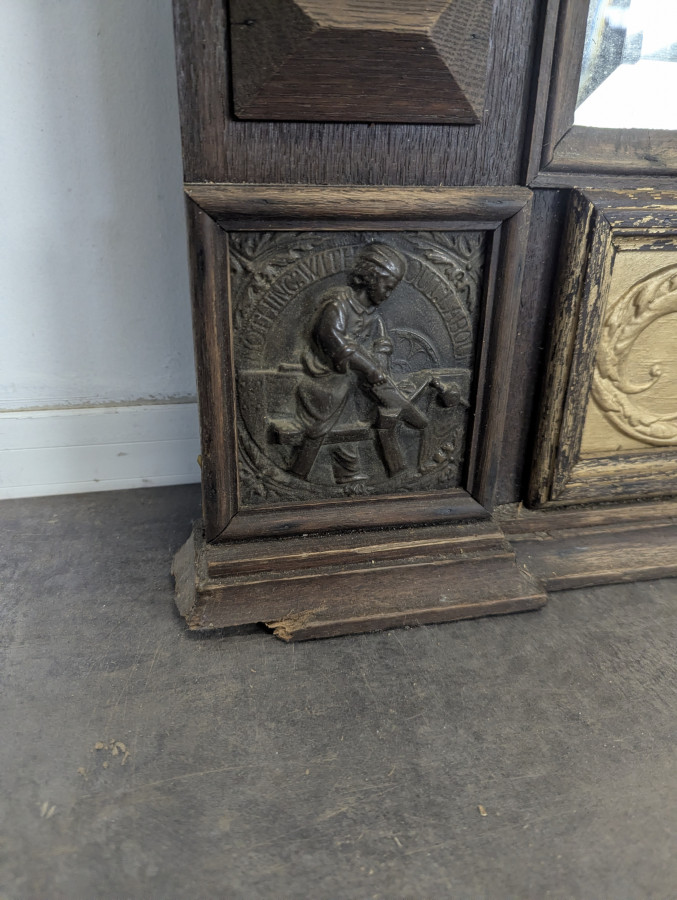 Miroir de style Renaissance bois et cuivre thématique de l'artisanat