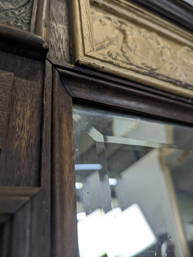 Miroir de style Renaissance bois et cuivre thématique de l'artisanat