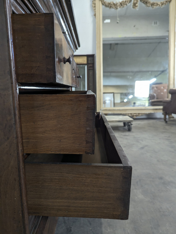 Commode en acajou flammée époque Louis Philippe
