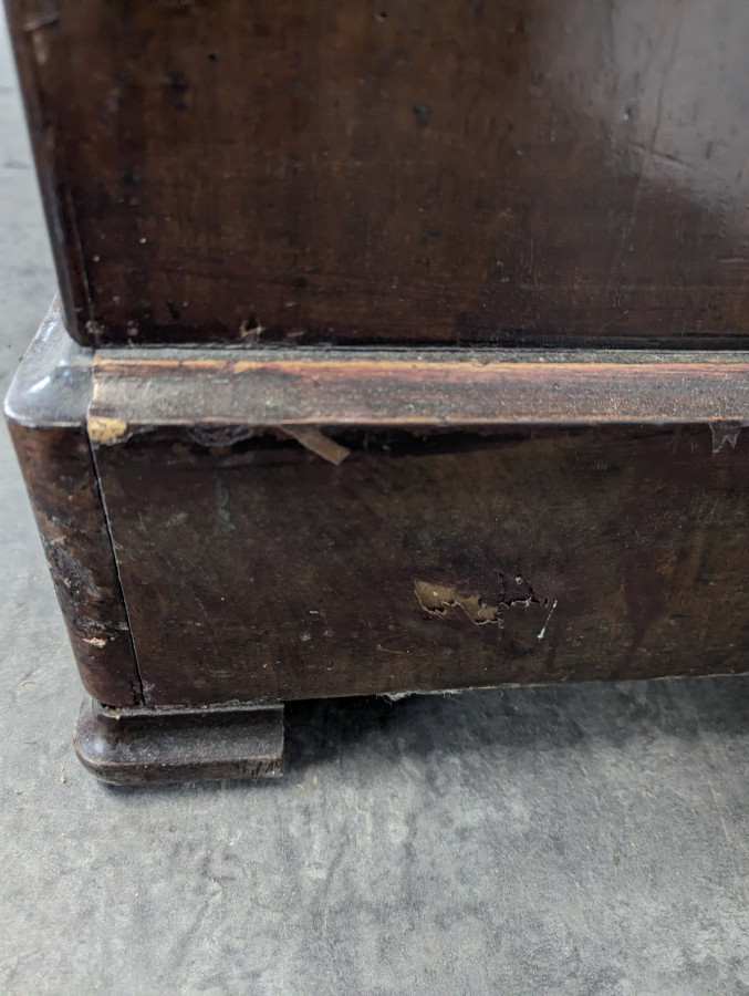 Commode en acajou flammée époque Louis Philippe