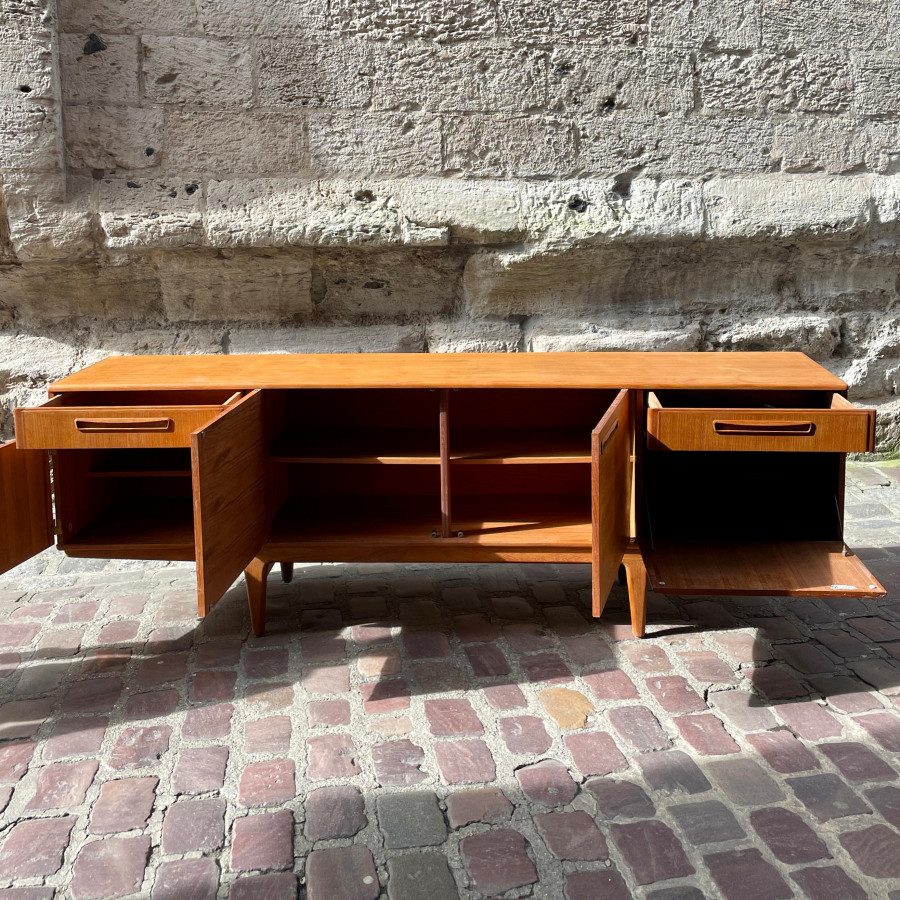 Enfilade scandinave en teck par Sven Ellekaer des années 60