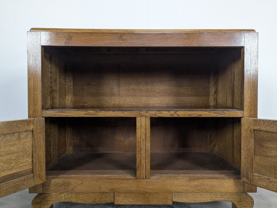 Meuble d'appoint dans l'esprit de Dudouyt