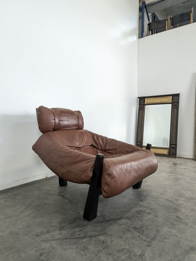 Paire de fauteuils de Gérard Van Den Berg en cuir