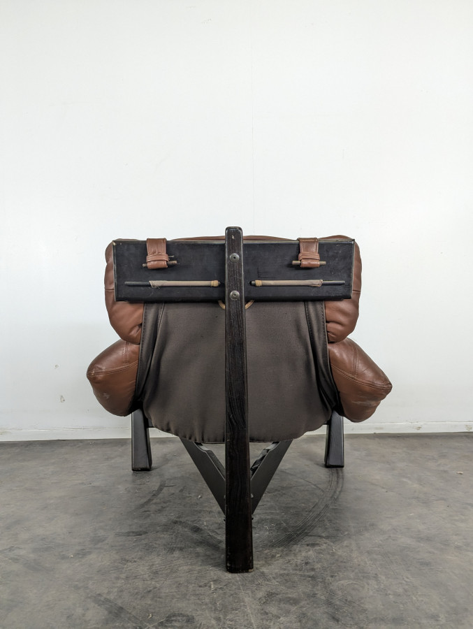 Paire de fauteuils de Gérard Van Den Berg en cuir