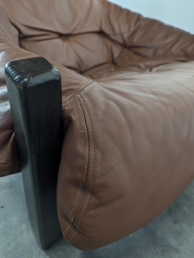 Paire de fauteuils de Gérard Van Den Berg en cuir