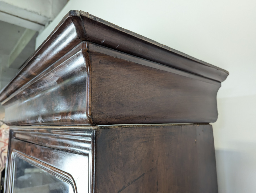 Armoire vitrée en Acajou flammé Epoque Louis Philippe