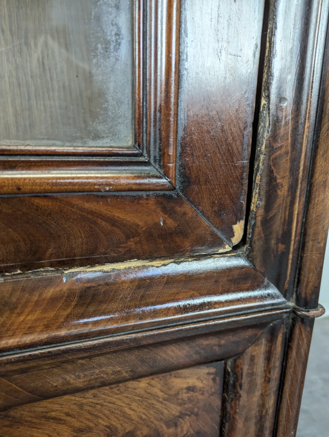Armoire vitrée en Acajou flammé Epoque Louis Philippe
